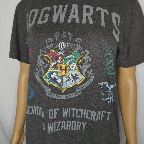 Harry Potter Hogwarts Distressed Graphic T Shirt S - Picture 1 of 9